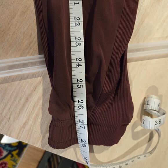Athleta joggers sz 4 wine color - Picture 6 of 6